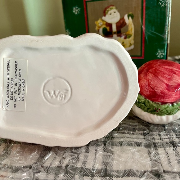 Mini Ceramic Santa Teapot Tea Pot Holding Bear and Toy Gift Bag Vintage 1990's - Picture 7 of 7